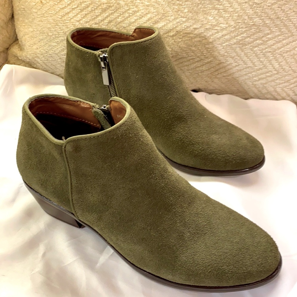 NWOT Crown Vintage Booties size 6.5M